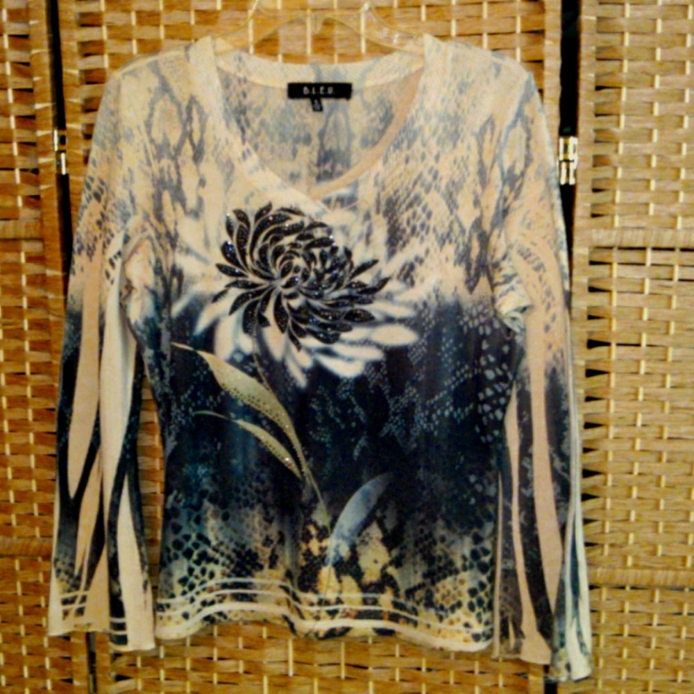 B.L.E.U. stylish polyester spandex shirt